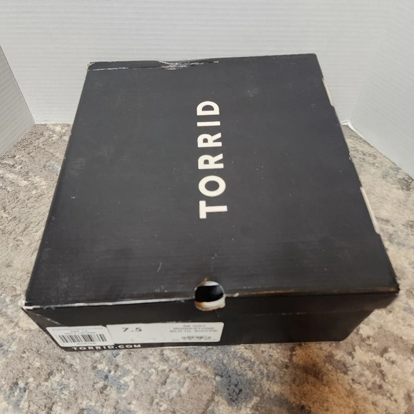 Torrid 7.5W Rhinestone Grey Faux Suede Ankle Booties New With Box - Picture 15 of 17